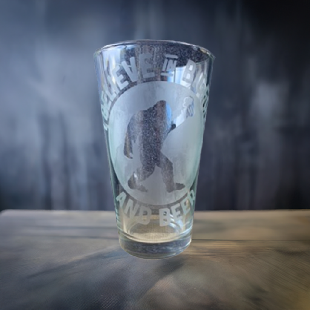 I believe in bigfoot and beer Etched Glass