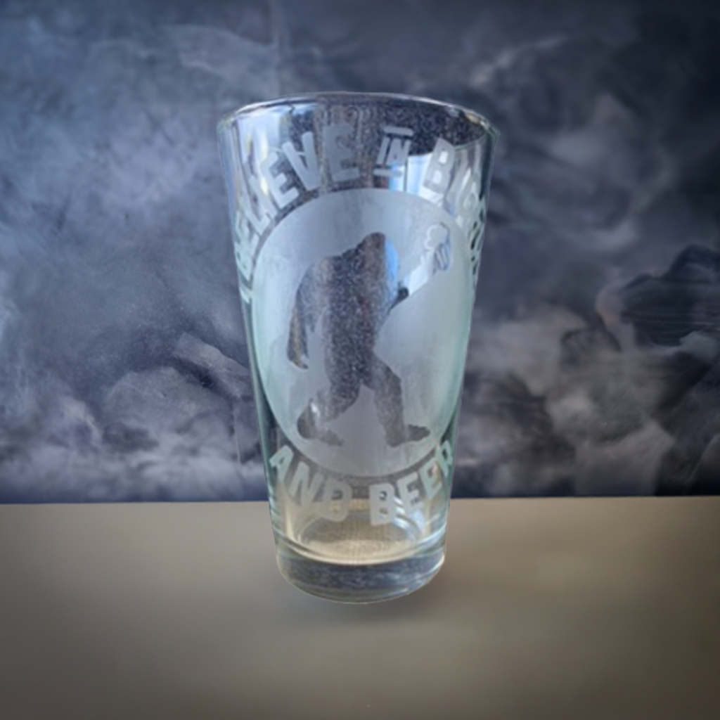 I believe in bigfoot and beer Etched Glass