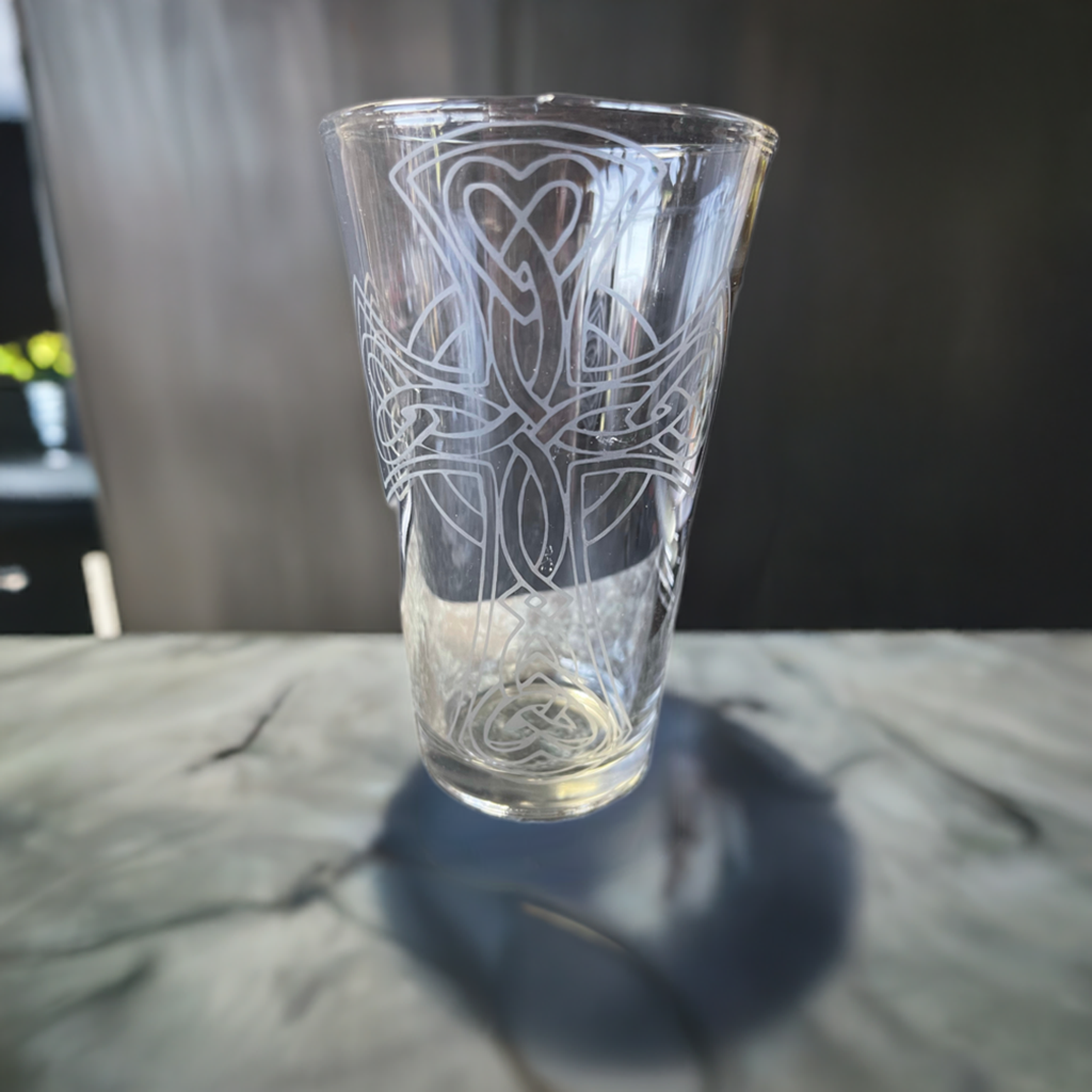 Celtic cross etched pint glass