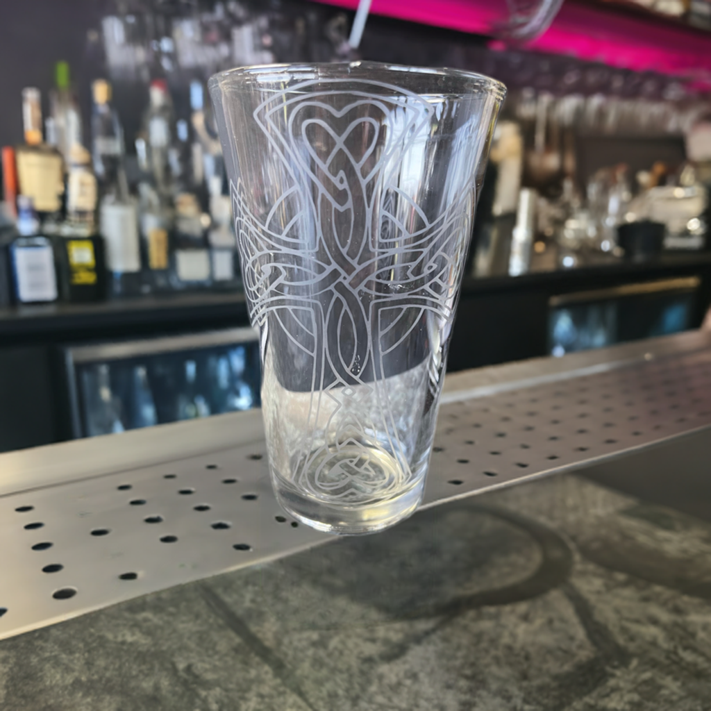Celtic cross etched pint glass